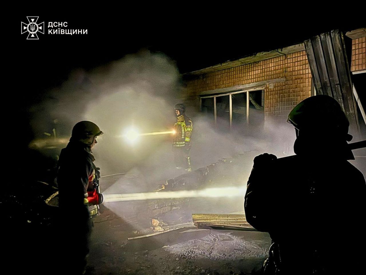 Росіяни знову вдарили дронами по Фастову на Київщині: сталися пожежі